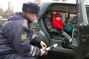 Какой штраф за перевозку детей без кресла в России и на Украине